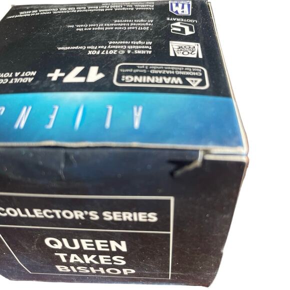 Loot Crate: Aliens Movie Queen Takes Bishop Collectors Series Mini Figure - Picture 4 of 6